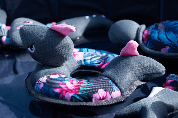 278341 CoolPets Ring o' Sharky (Flamingo)