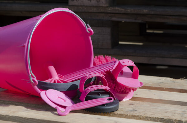 302537 Poetsset van 10 items in emmer marineblauw